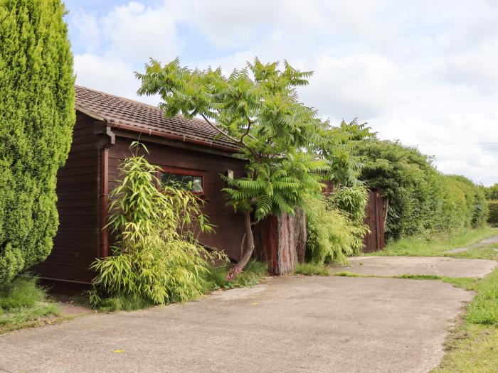 Meols Holiday Lodge in Meols, romantic, pet-free, tranquil, contemporary, close to amenities, 1bed,