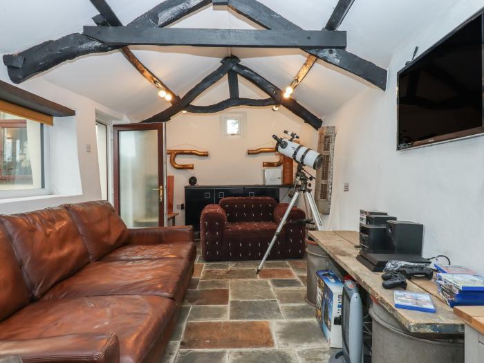 Waterland Farm, Bradworthy, Devon. Pet-frienldy. Woodburning stove. Near National Park. TV.