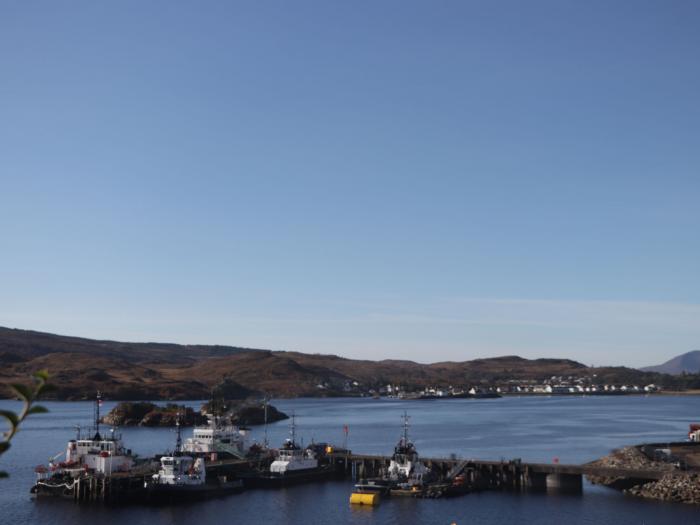 Taigh Tearlach in Kyleakin, Highlands,washing machine, tumble dryer, woodburner and child-facilities