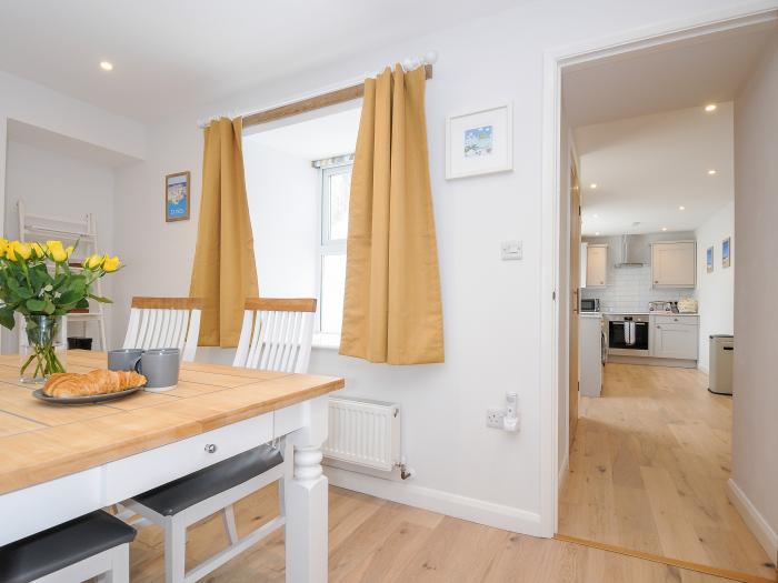Foundry Cottage, Hayle, Cornwall. Close to a shop, a pub, and a beach. Off-road parking. Garden. TV.