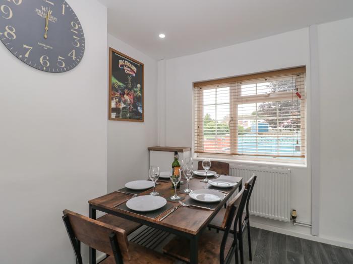 Seabar, Burnham-On-Sea, Somerset. Three bedrooms. TV with Sky. Enclosed garden. Hot tub & furniture.