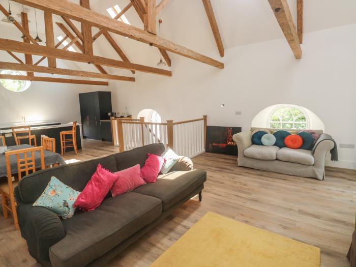 Chapel House, in Sampford Courtenay, near North Tawton, Devon. Near a National Park. Smart TV. Dogs.