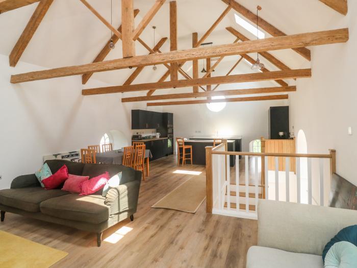 Chapel House, in Sampford Courtenay, near North Tawton, Devon. Near a National Park. Smart TV. Dogs.