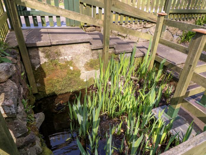 Sweetholme in Trefor, Gwynedd. Woodburning stove, pet-friendly, enclosed garden and washing machine