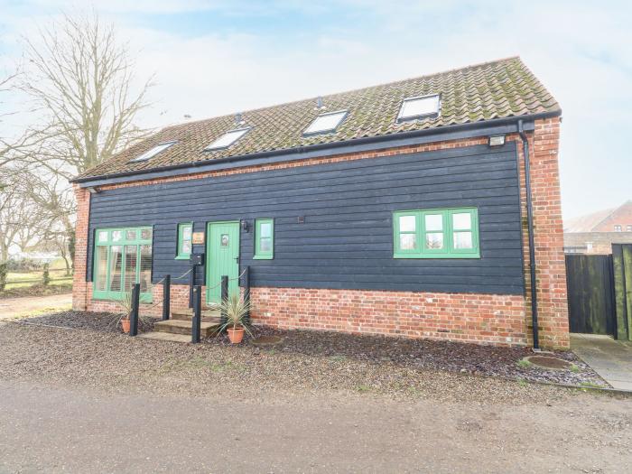 The Old Cartshed near Hopton-On-Sea in Suffolk. Enclosed garden and off-road parking. Stylish 2-bed.