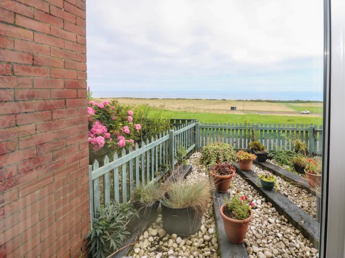 Sea View Cottage, South Shields, Tyne and Wier, close to a beach, close to pub, eateries, parking.