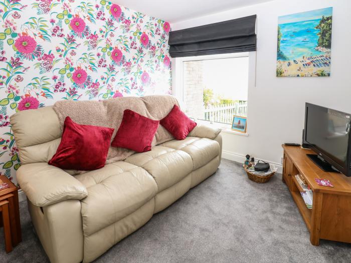 Sea View Cottage, South Shields, Tyne and Wier, close to a beach, close to pub, eateries, parking.