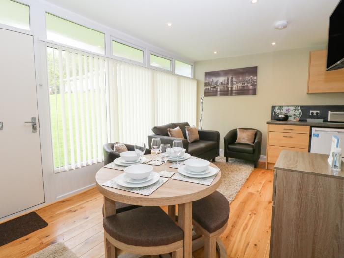 107 Kings Chalet Park, Cromer, Norfolk, East Anglia. Open-plan. Close to a beach and close to a pub.