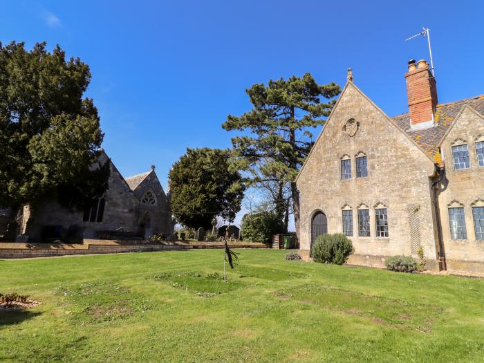 The Alms Houses in Tewkesbury, Gloucestershire. Pet-friendly, serene location and distant hill views