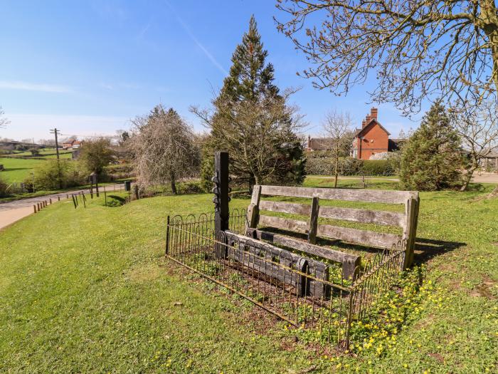 The Alms Houses in Tewkesbury, Gloucestershire. Pet-friendly, serene location and distant hill views