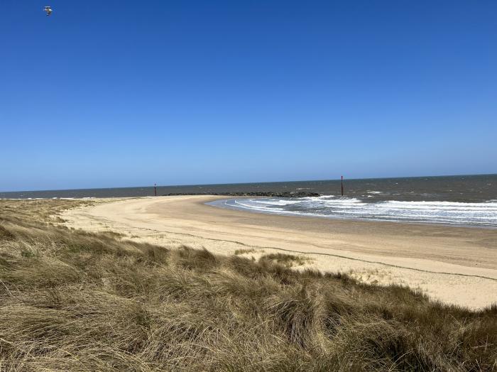 Holly Cottage, Sea Palling, Norfolk. Beach nearby, woodburning stove, enclosed garden, pet-friendly.