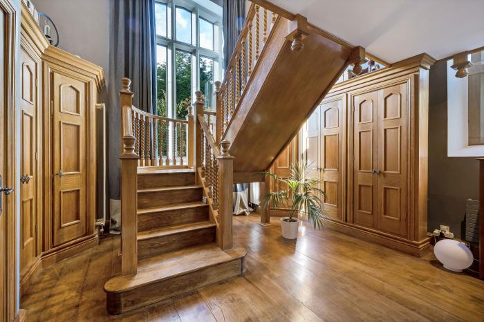 The Old School, Craven Arms, Shropshire, Near Shropshire Hills AONB, Over Three Floors, Gas Fire, TV