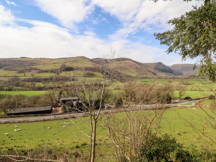 Ysubor Craig y Gronfa, Mallwyd, Powys. Snowdonia NP, barn conversion, great views, off-road parking.