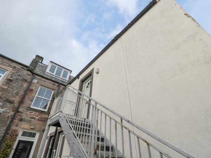 60B Castlegate in Berwick-Upon-Tweed, Northumberland. First-floor apartment near amenities and beach