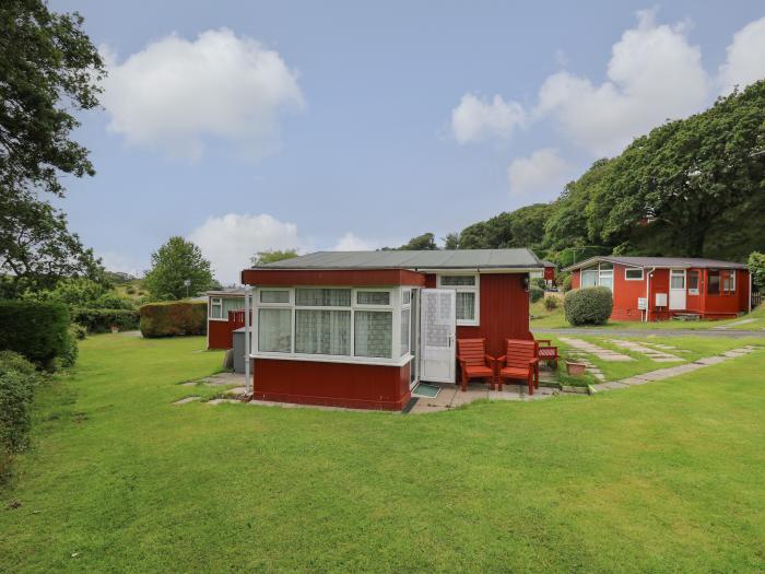 Chalet 64 in Tywyn, Gwynedd. Near a National Park. Off-road parking. Close to a beach. Ground-floor.