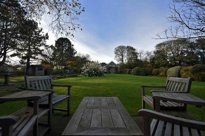 Newton Cottage, Newton-By-The-Sea