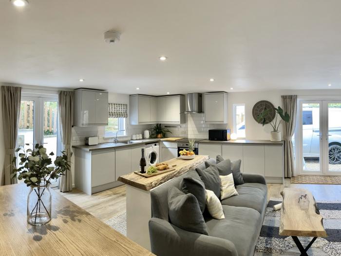 Abode, Raymond's Hill, Devon, Near 3 Areas of Outstanding Natural Beauty, Off-road parking, WiFi, TV