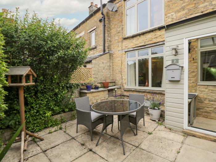 2 Church Street in Chipping Norton, Oxfordshire. In AONB. Private patio. Pet-friendly. Close to shop