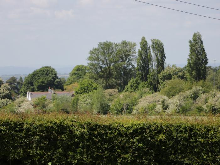 Swallow Barns, Chipping Sodbury, Gloucestershire, close to a pub and shop, historic sites, driveway.