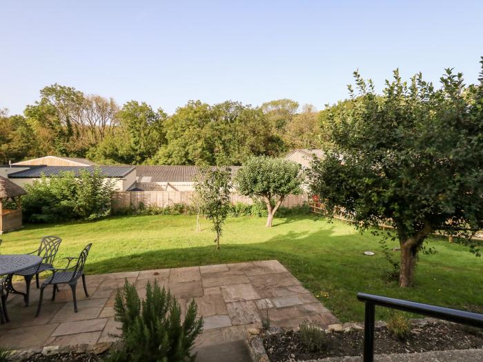 Dairy Cottage nr Abbotsbury, Dorset. Three-bedroom, thatched cottage with rural views. Pet-friendly.