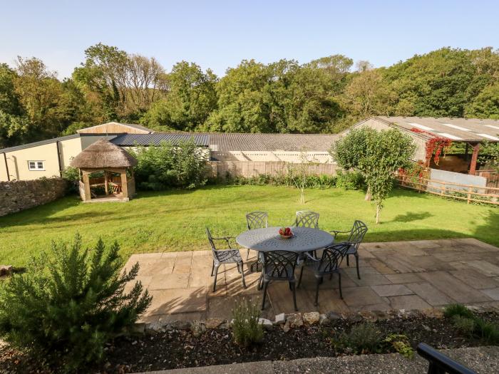 Dairy Cottage nr Abbotsbury, Dorset. Three-bedroom, thatched cottage with rural views. Pet-friendly.