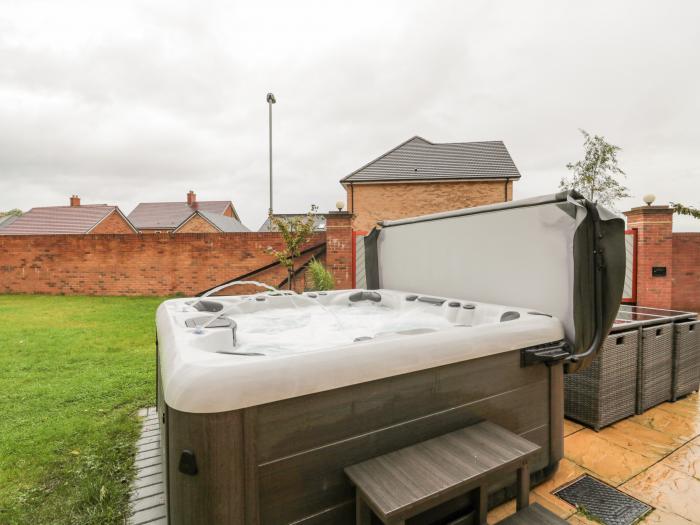 Sanctuary Vie, Stannington near Morpeth, Northumberland. Hot tub. Garden. Off-road parking. Smart TV