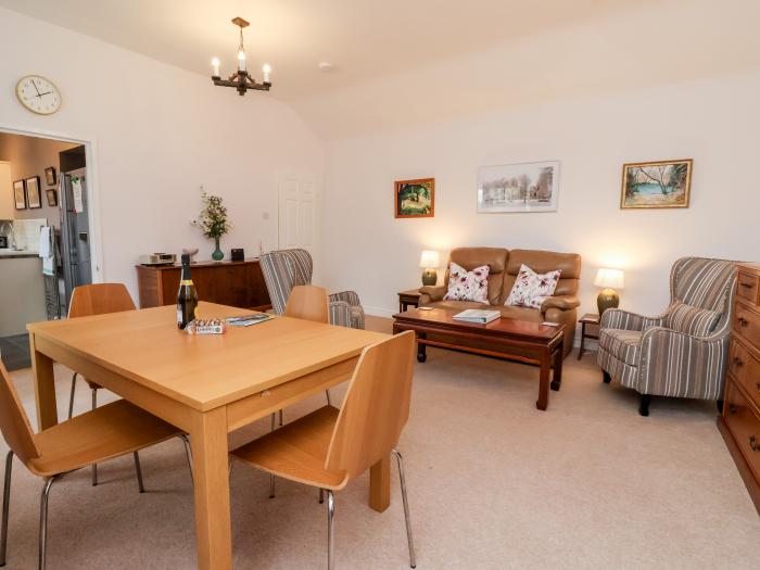 6 Granary Court is in York, North Yorkshire. Central location. Views of York Minster. Close to pubs.