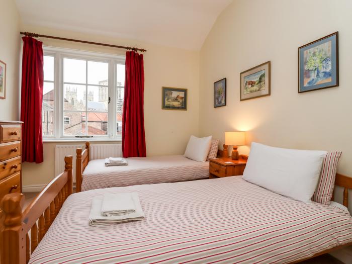 6 Granary Court is in York, North Yorkshire. Central location. Views of York Minster. Close to pubs.