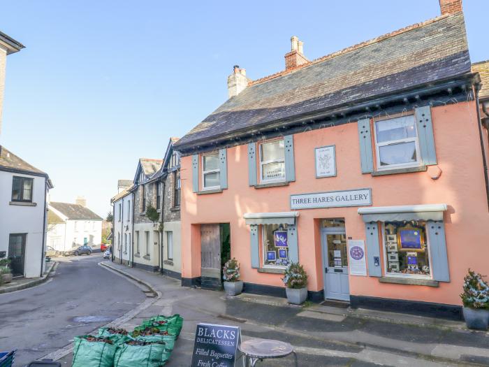 The Cottage on The Square, in the centre of Chagford, Devon. Near a shop, pub & church. Pet-friendly