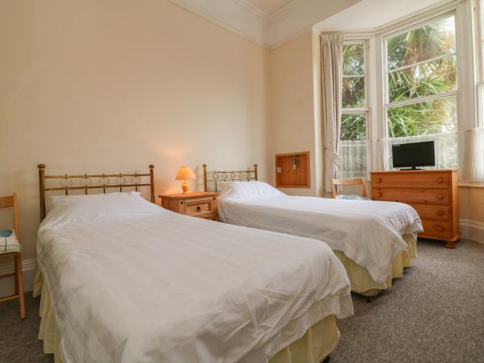 Beaufort House rests in Ilfracombe, Devon sleeping 20 guests in nine bedrooms. Two pets, parking, TV