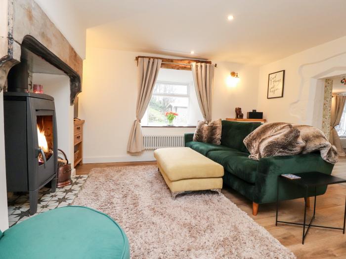 Tilly's Place, Heysham, pet-friendly, woodburning stove, near an AONB, close to beach and amenities,