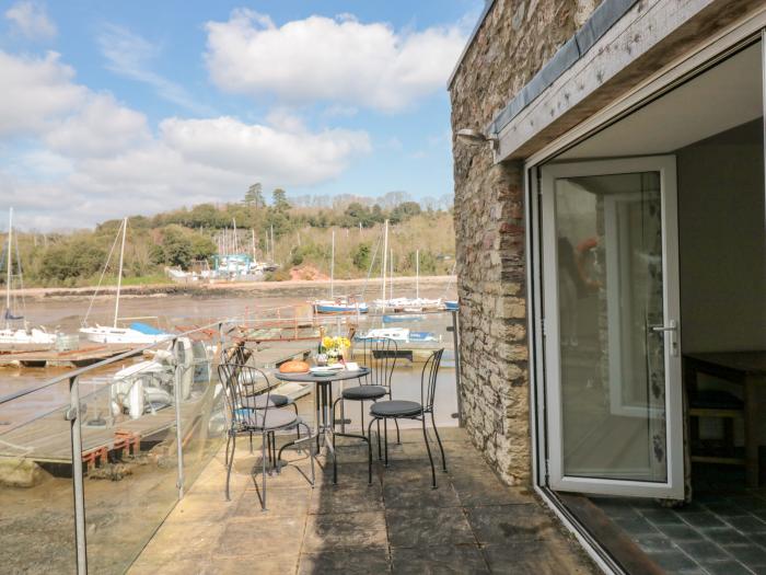 Spanish Boathouse, Galmpton, Torbay, Devon, WiFi. Near Dartmoor National Park, Open-plan, Dishwasher