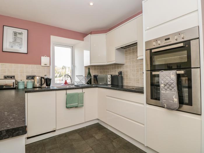 Spanish Boathouse, Galmpton, Torbay, Devon, WiFi. Near Dartmoor National Park, Open-plan, Dishwasher