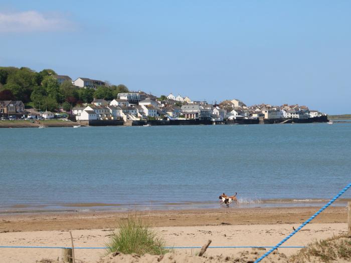 Sea Croft is in Instow, Devon, private parking, dog-friendly, close to amenities and a beach, 3beds.