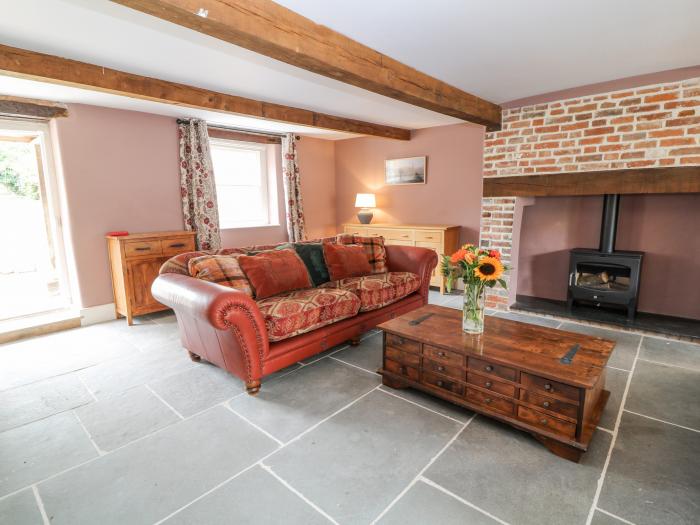 The Old Bakehouse in Avebury, Wiltshire. In an AONB. Historic. Close to amenities. Woodburning stove