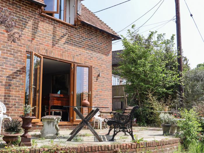 Six Acres House near Peasmarsh, East Sussex. Three-bedroom cottage with pet-friendly garden. In AONB