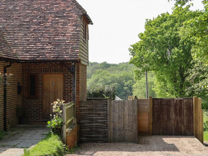 Six Acres House near Peasmarsh, East Sussex. Three-bedroom cottage with pet-friendly garden. In AONB