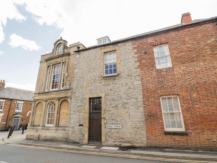 4 The Old Council House in Shipston-On-Stour, Warwickshire, off-road parking, near an AONB, parking.