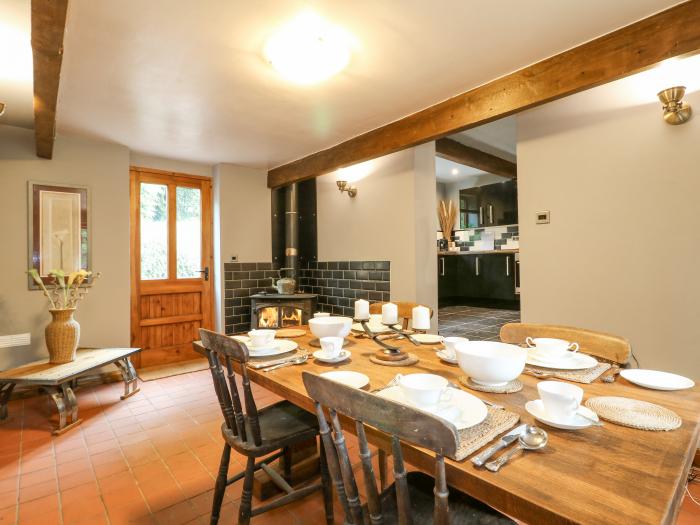 Wheatlow Brooks Barn, near Stone. Woodburning stove & Smart TV. Site of Special Scientific Interest.