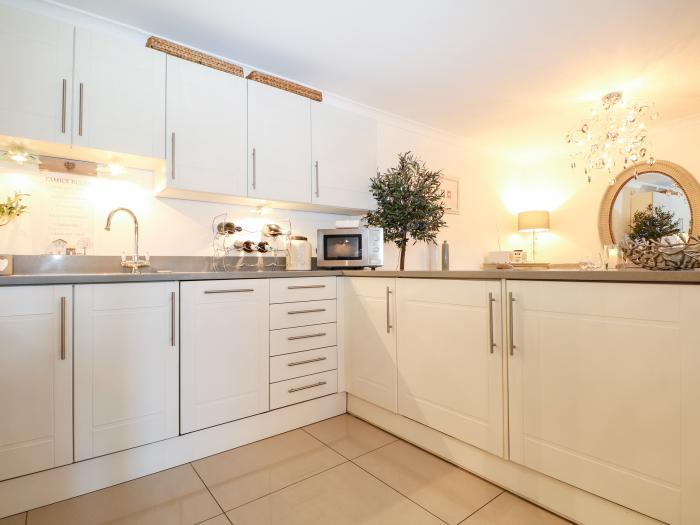Eastwood, Maresfield, East Sussex, romantic, close to amenities, ground-floor living, private garden
