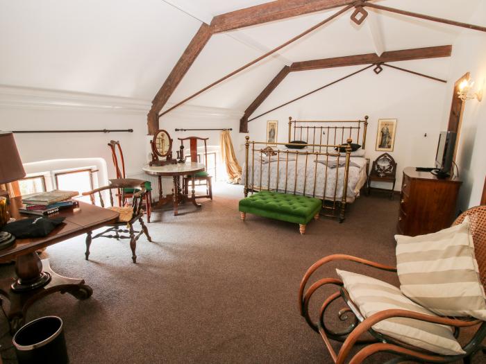 Chetwynd Lodge, Great Haywood, Staffordshire. Pet-friendly. Original features. Character. Four beds.