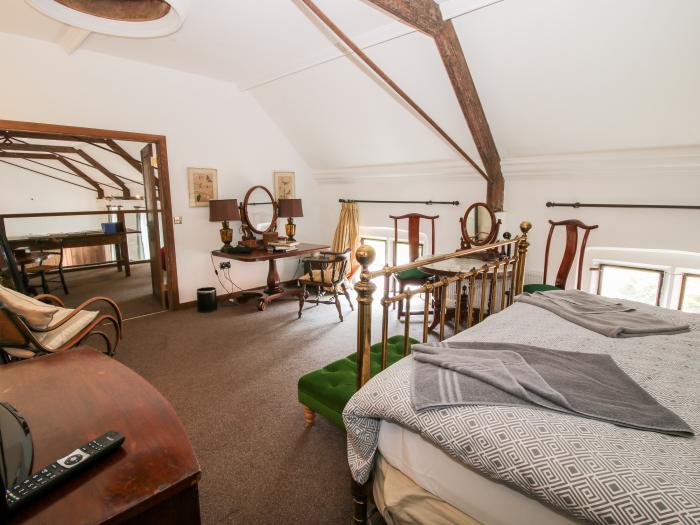 Chetwynd Lodge, Great Haywood, Staffordshire. Pet-friendly. Original features. Character. Four beds.