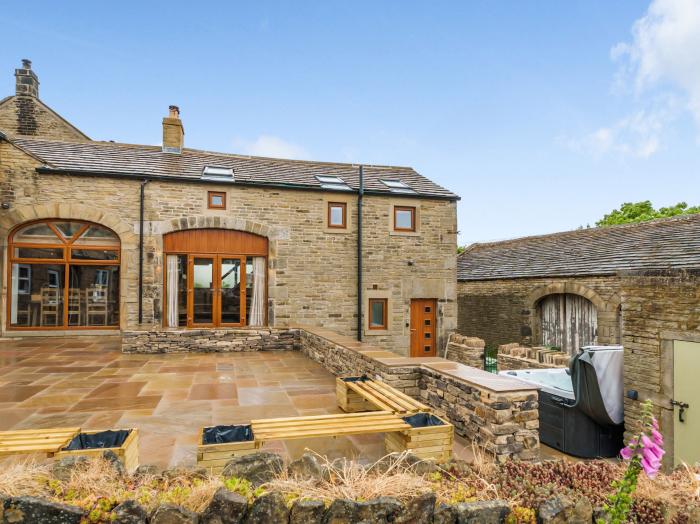 The Barn, Holmfirth, Yorkshire. Split-level. 3 bedrooms. Rural location. Pets welcome. Bike storage.