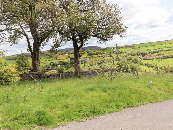 The Barn, Holmfirth, Yorkshire. Split-level. 3 bedrooms. Rural location. Pets welcome. Bike storage.