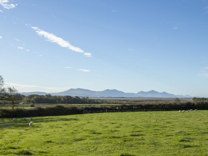 Cwt Ci, Llangefni, Anglesey, North Wales, romantic, countryside views, close to amenities and beach,