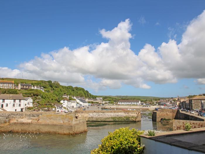 High Park House in Sithney near Helston Cornwall, pet-friendly, off-road parking, on a working farm