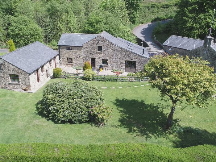 Mill House is in Chipping, Lancashire. 6-bedroo home near amenities. Pet-friendly. Woodburning stove