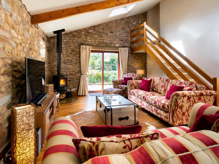 Mill House is in Chipping, Lancashire. 6-bedroo home near amenities. Pet-friendly. Woodburning stove