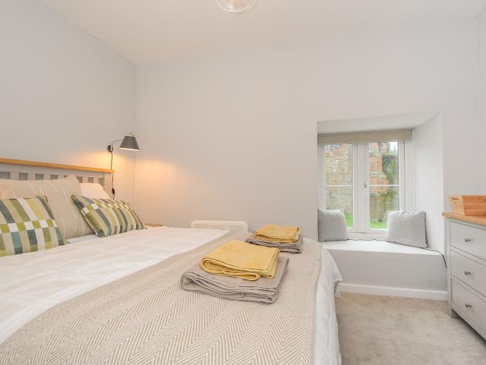Kittiwake, Polruan, Cornwall, sea views, private patio, pet-friendly, close to amenities, 2-bedroom