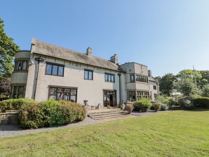 Highcliffe Manor, East Riding of Yorkshire. Close to a beach. In a Nature Reserve. Off-road parking.